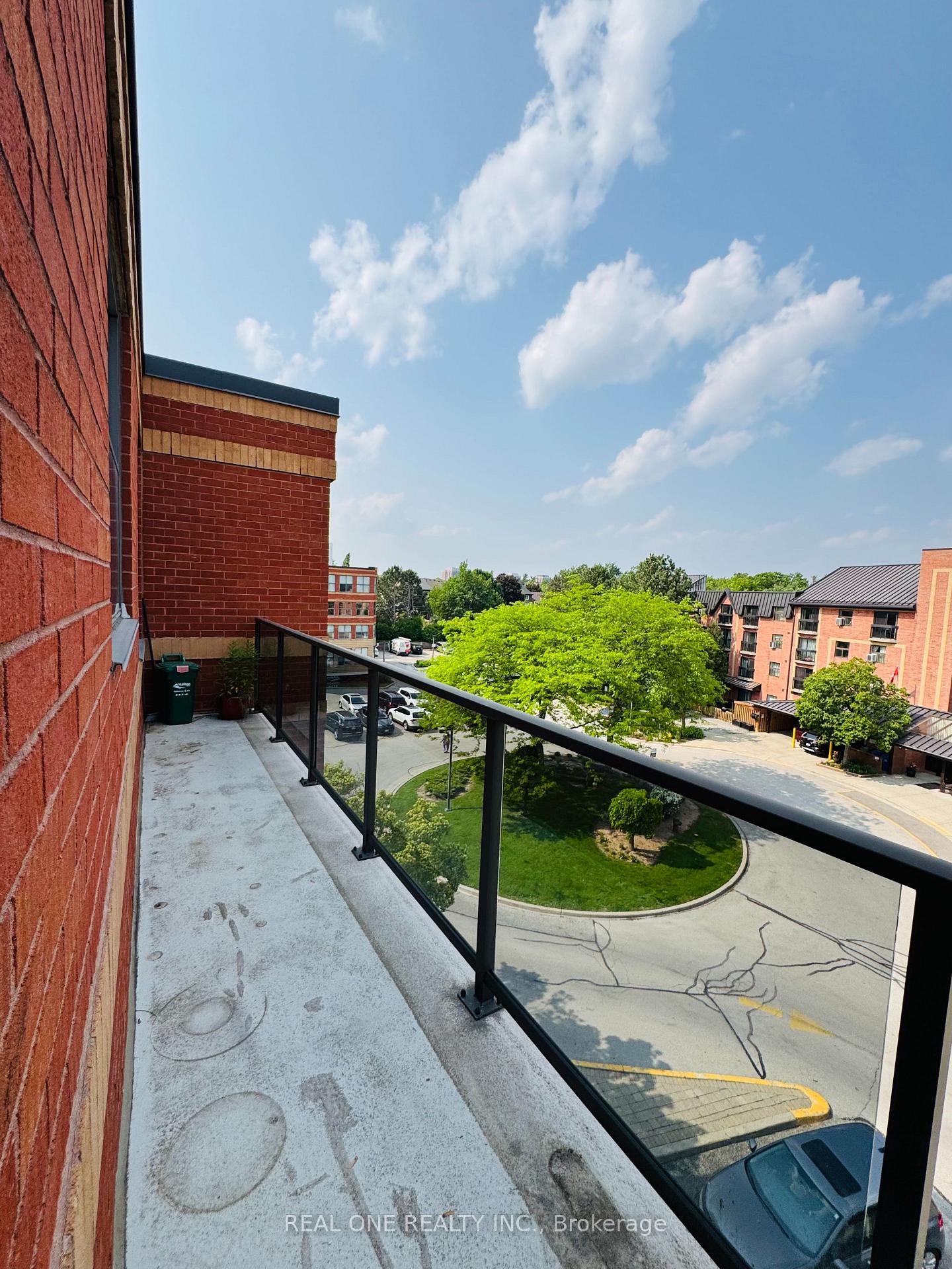 2 Bedrooms Condo at 2199 Sixth, Oakville For sale