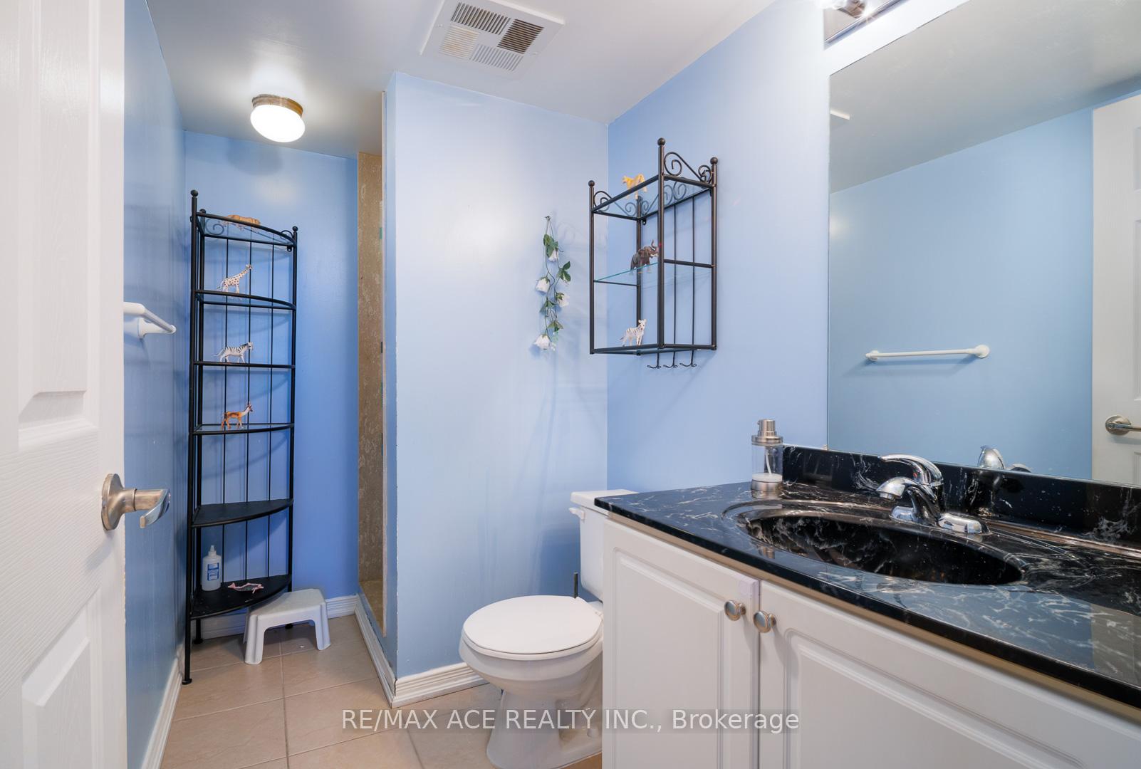 2 Bedrooms Condo at 18 Valley Woods, Toronto For sale