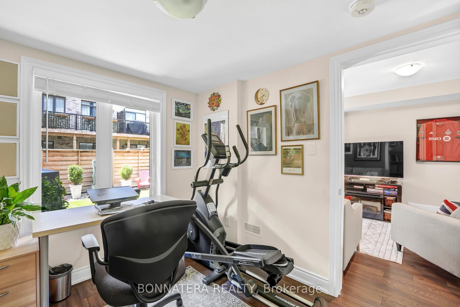 4 Bedrooms Condo at 10 Augustus, Toronto For sale