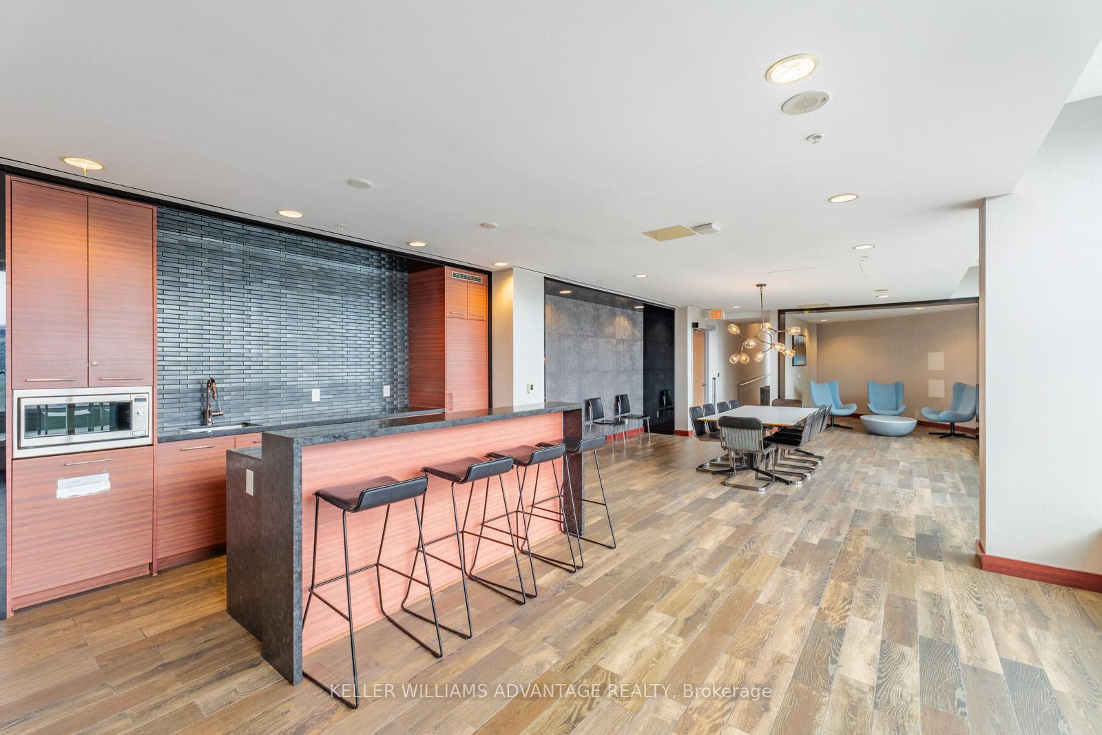 2 Bedrooms Condo at 120 Bayview, Toronto For sale
