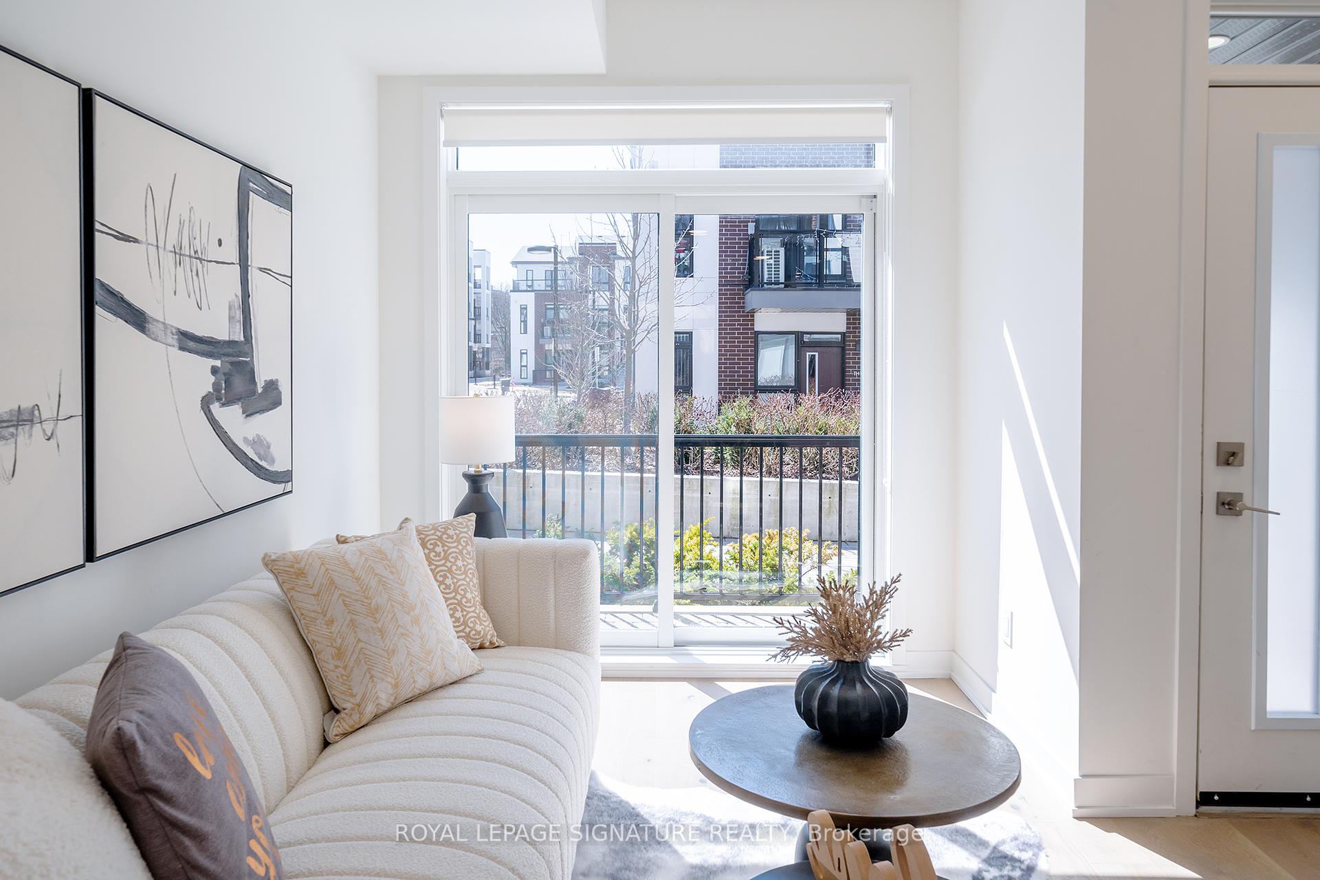 3 Bedrooms Condo at 110 Canon Jackson,  Toronto For sale