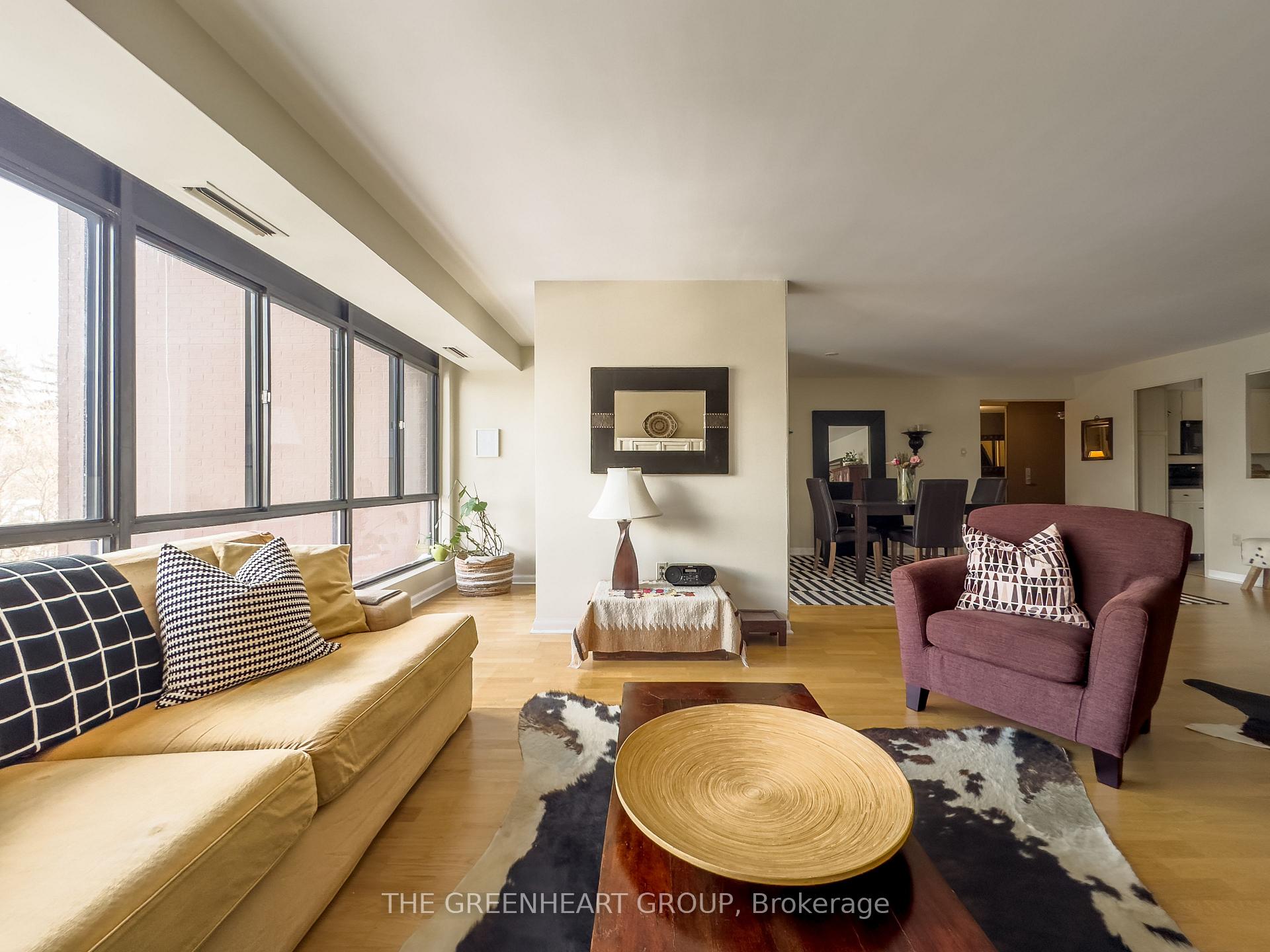 3 Bedrooms Condo at 1400 Dixie,  Mississauga For sale