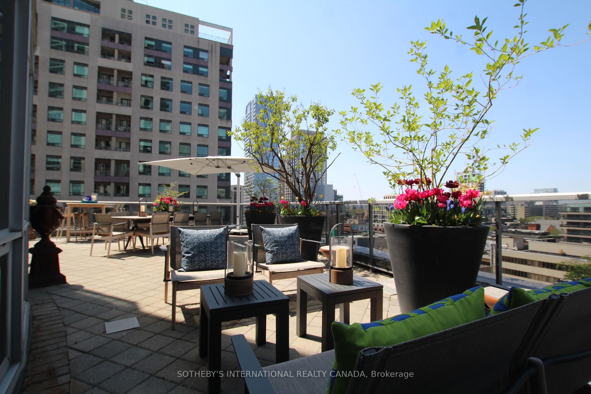 3 Bedrooms Condo at 10 Bellair, Toronto For sale