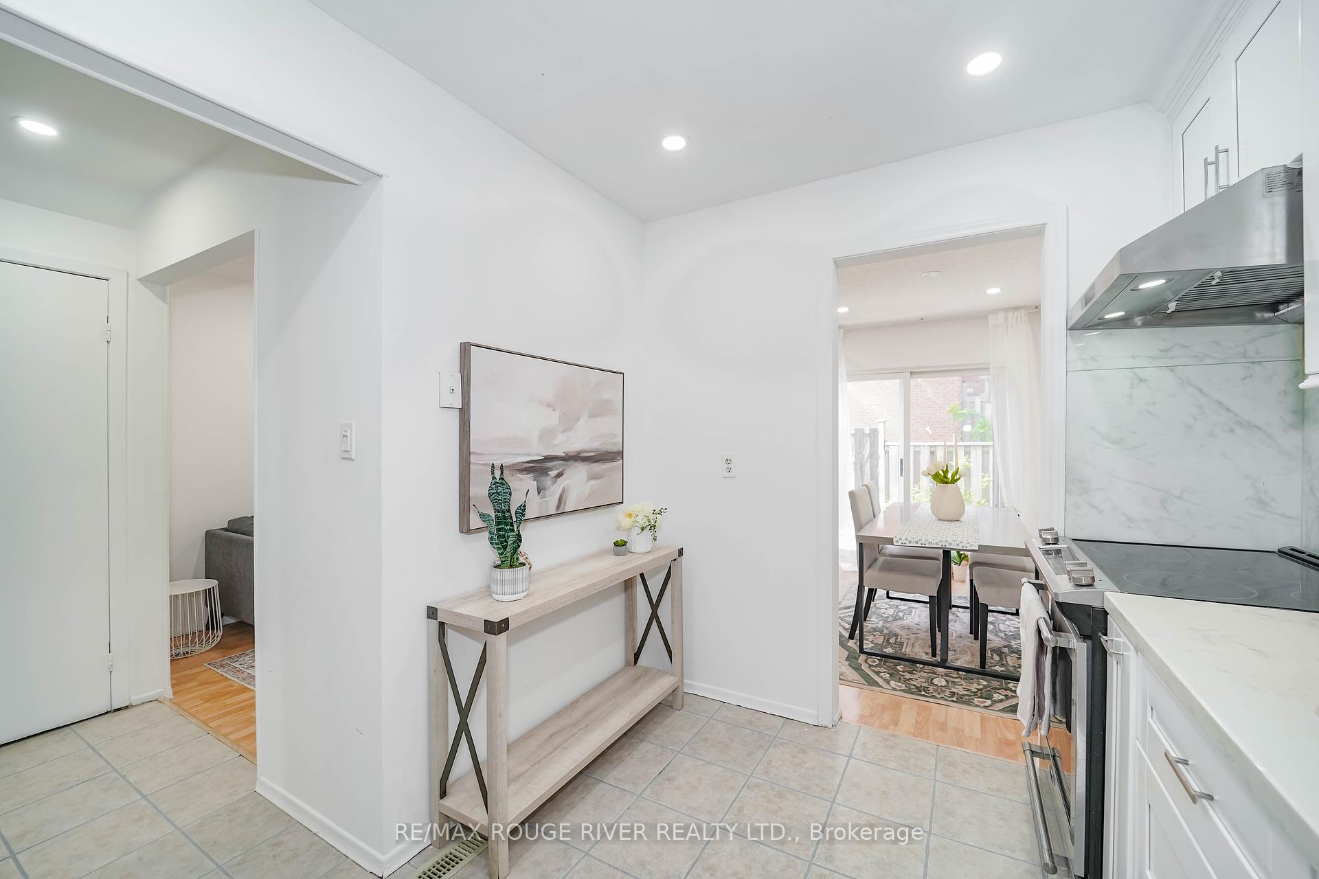 3 Bedrooms Condo at 100 Bridletowne, Toronto For sale