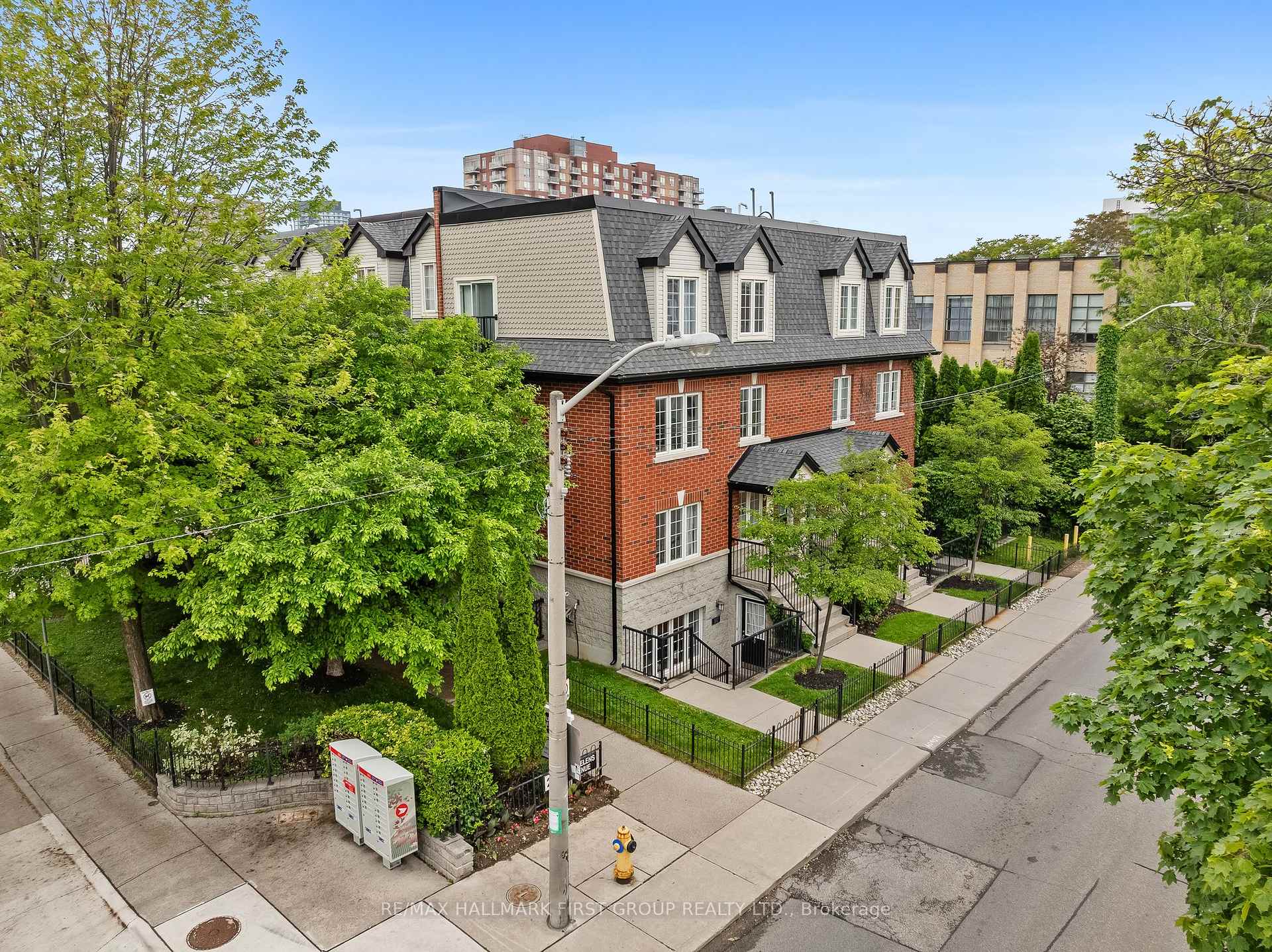 3 Bedrooms Condo at 262 St. Helen’s, Toronto For sale