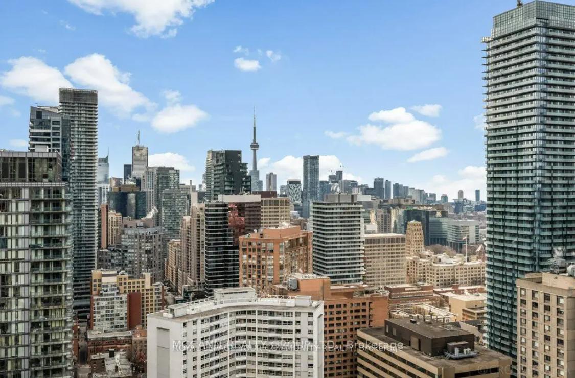 3 Bedrooms Condo at 21 Balmuto, Toronto For sale