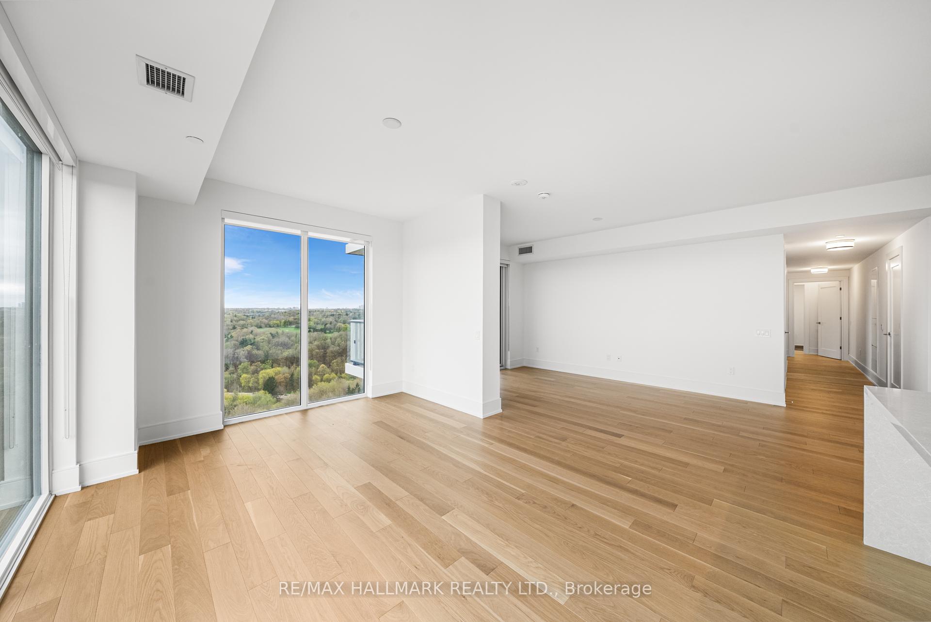 3 Bedrooms Condo at 10 Inn On The Park, Toronto For sale