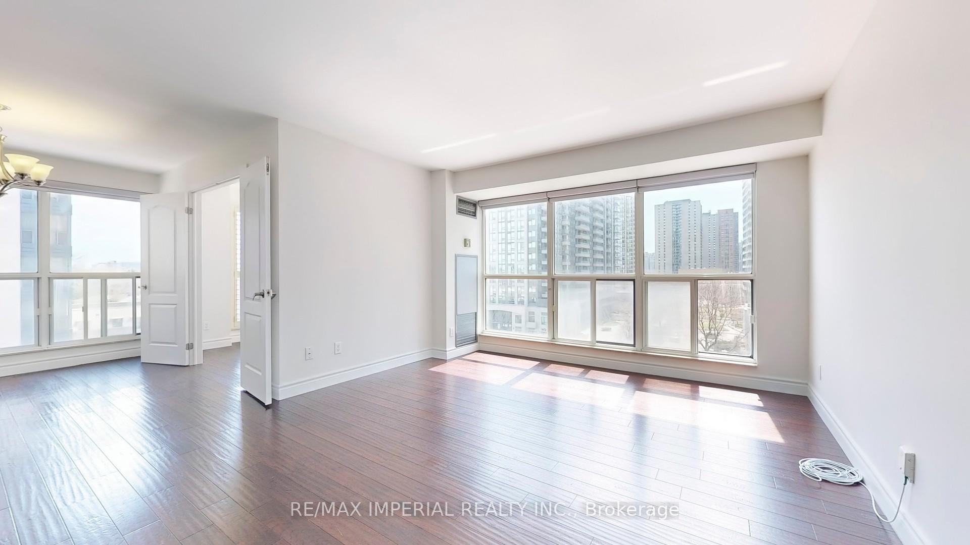 3 Bedrooms Condo at 18 Hollywood, Toronto For sale