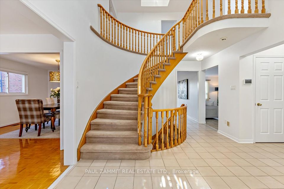 16 Parklawn Crescent, Markham, ON L3T 6X1