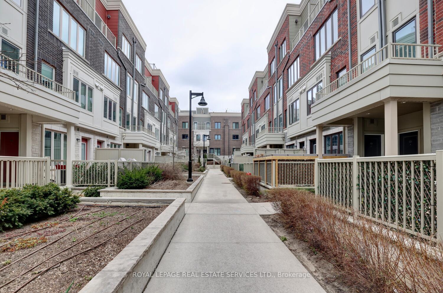 2 Bedrooms Condo at 100 Long Branch,  Toronto For sale