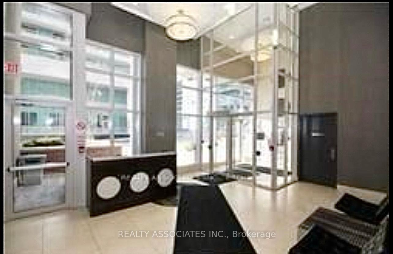2 Bedrooms Condo at 25 Town Centre, Toronto For sale