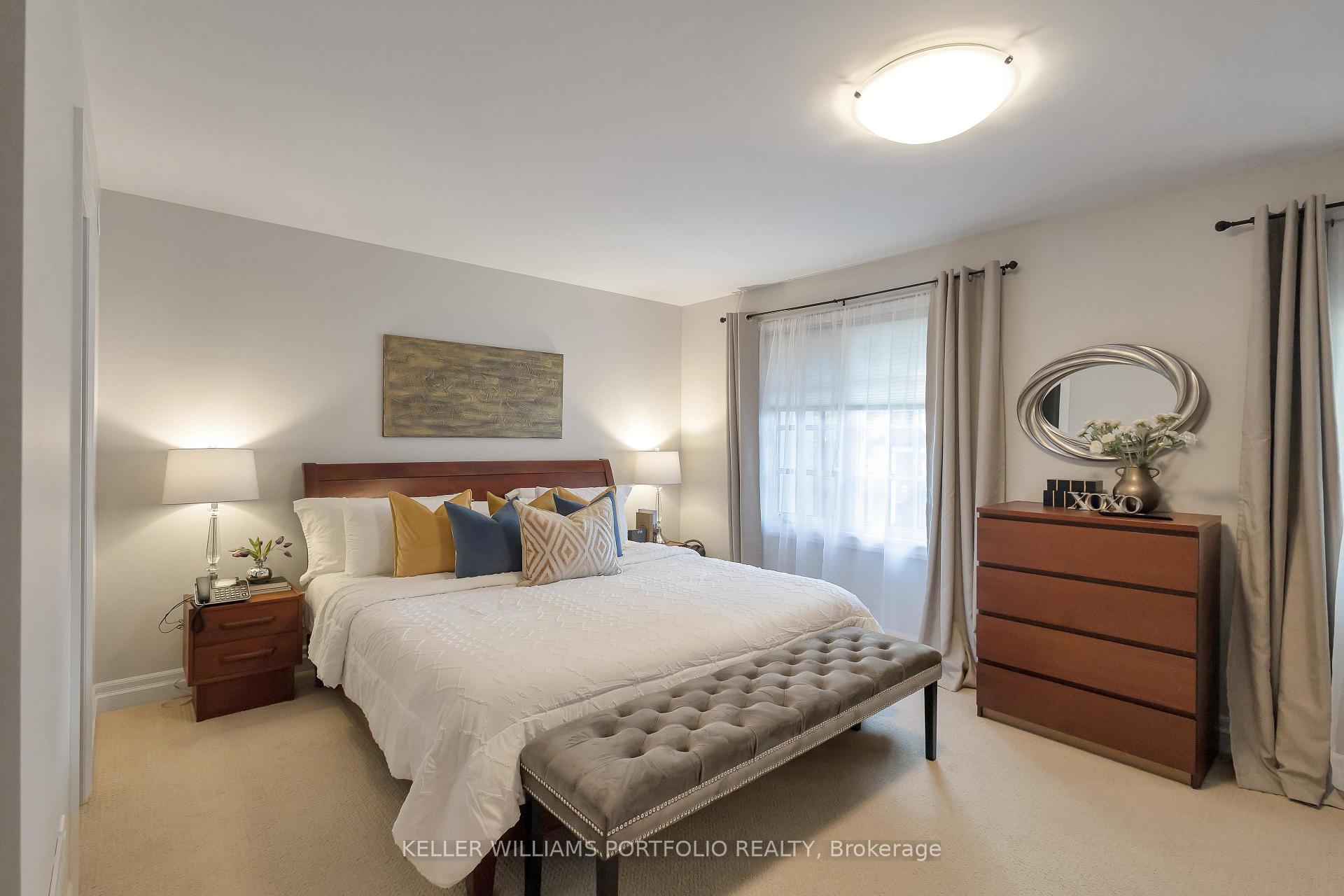 3 Bedrooms Condo at 365 Roehampton, Toronto For sale