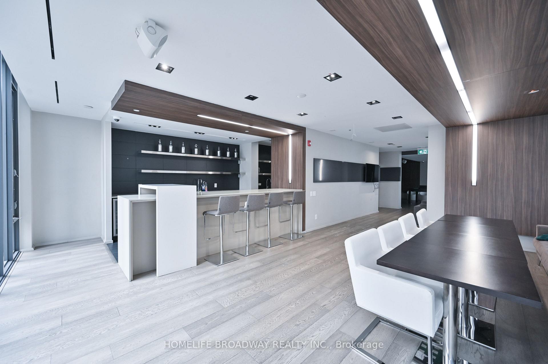 2 Bedrooms Condo at 101 Peter, Toronto For sale