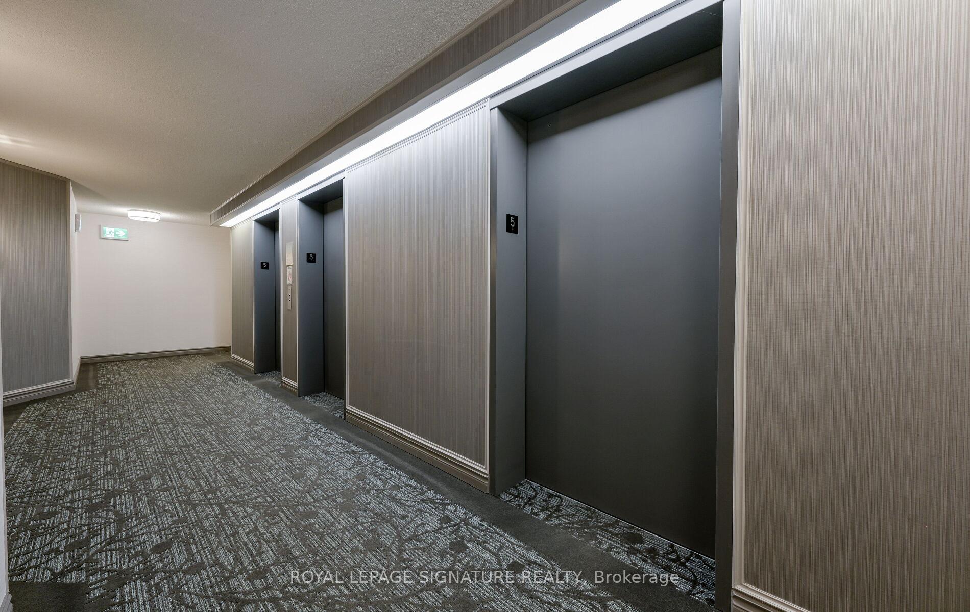 2 Bedrooms Condo at 75 King, Mississauga For sale