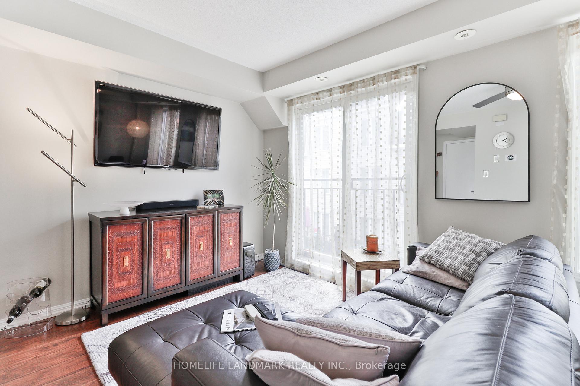 3 Bedrooms Condo at 26 Laidlaw, Toronto For sale