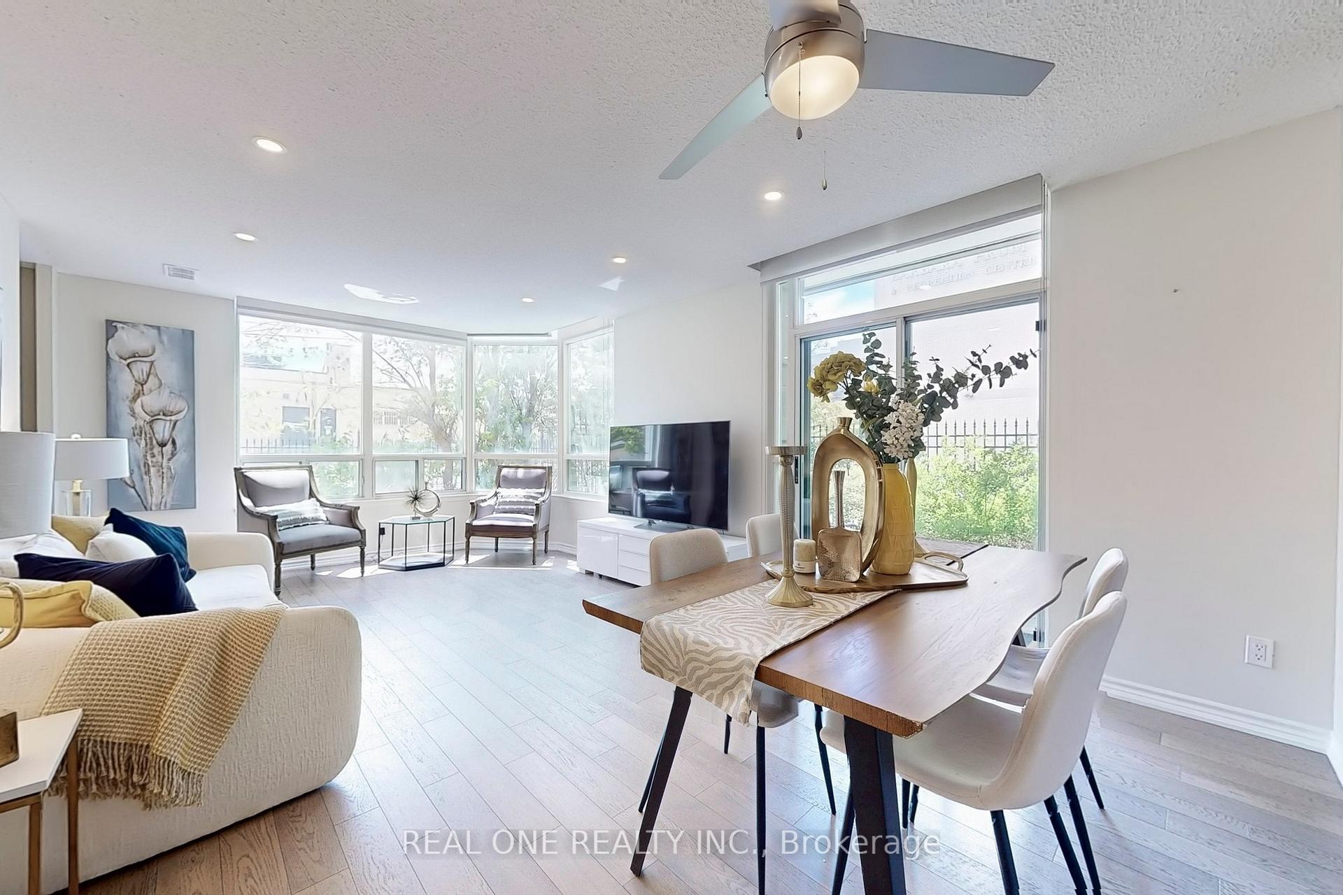 2 Bedrooms Condo at 8 Covington, Toronto For sale