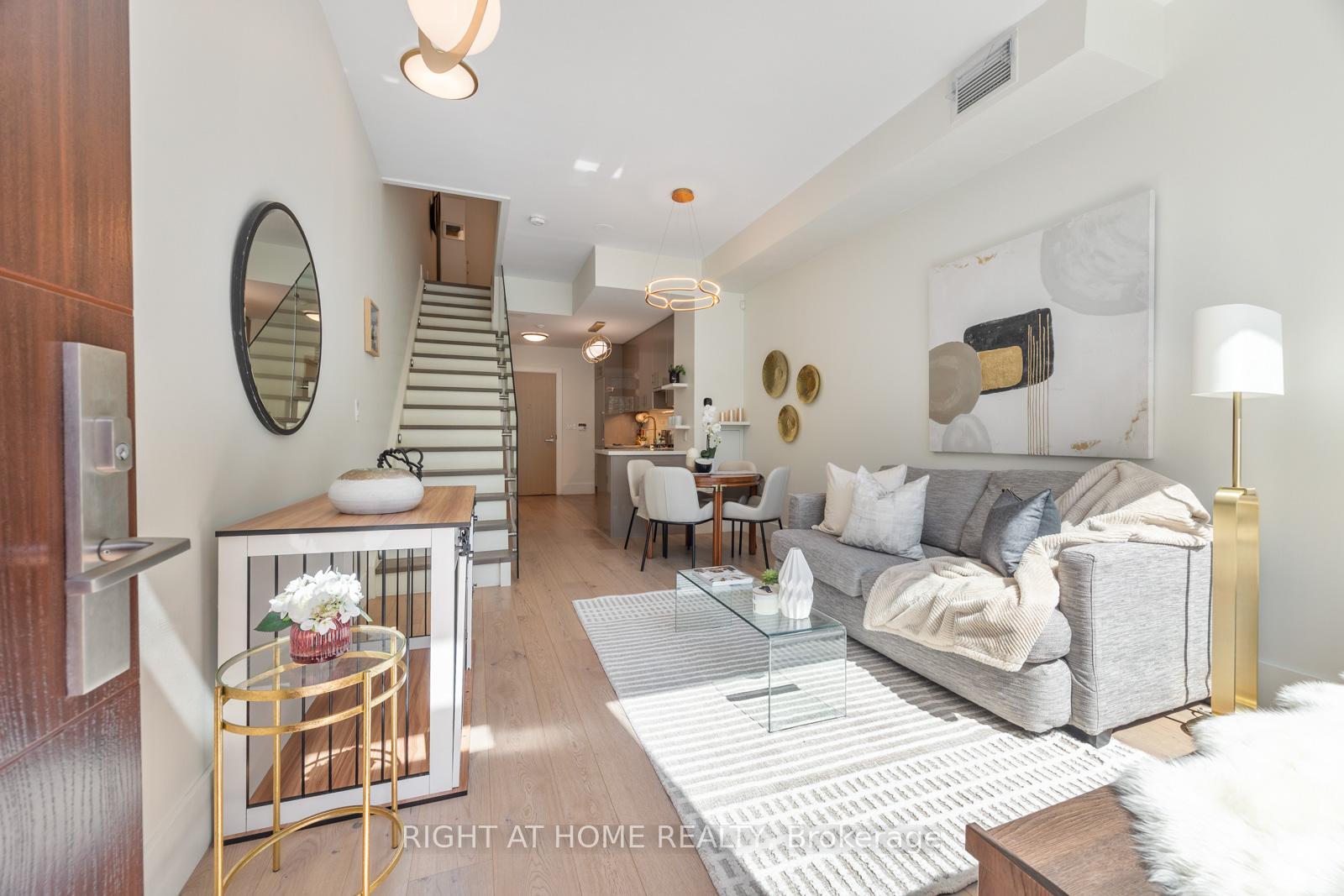 2 Bedrooms Condo at 39 Queens, Toronto For sale