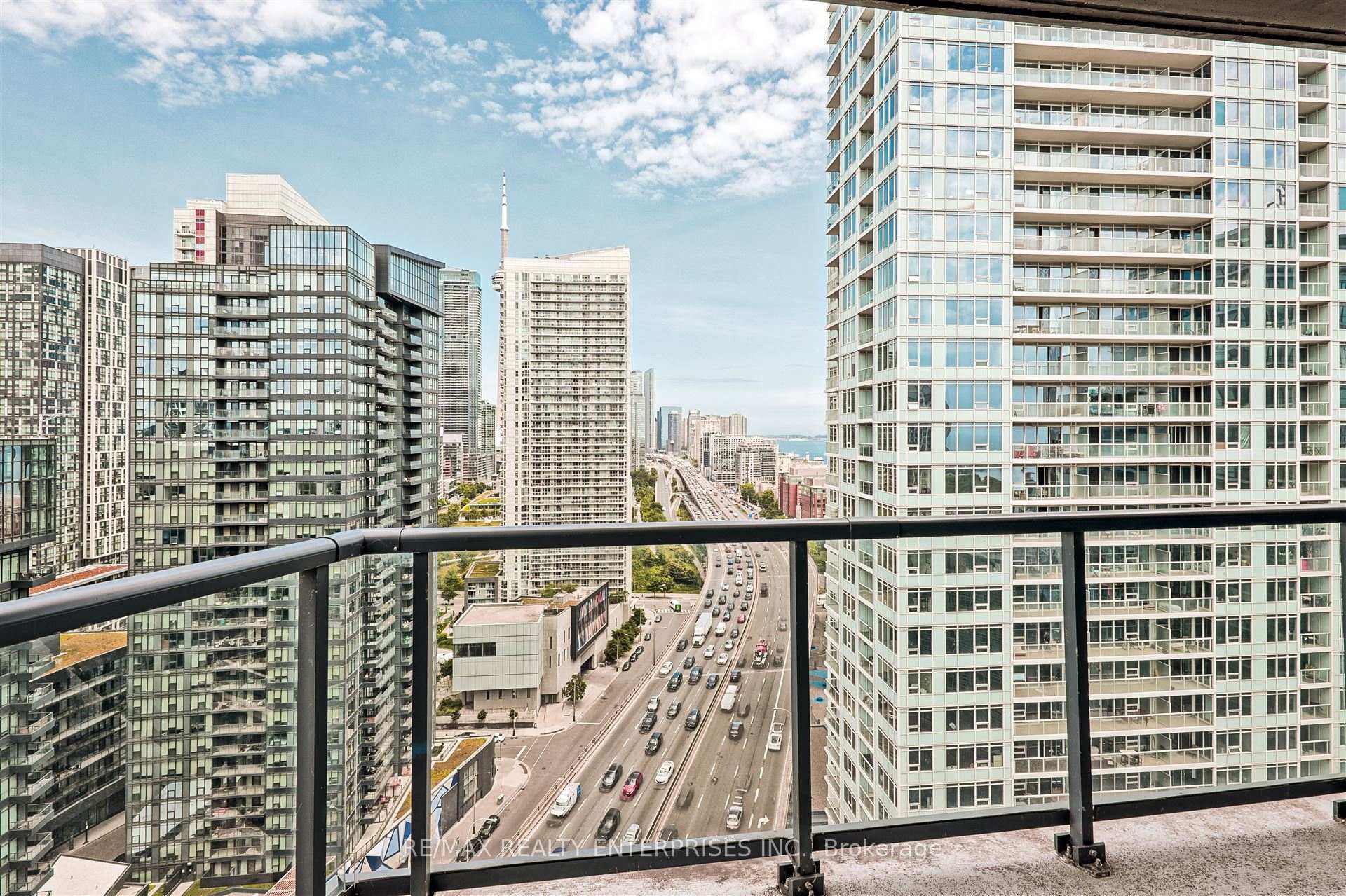 2 Bedrooms Condo at 20 Bruyeres, Toronto For sale