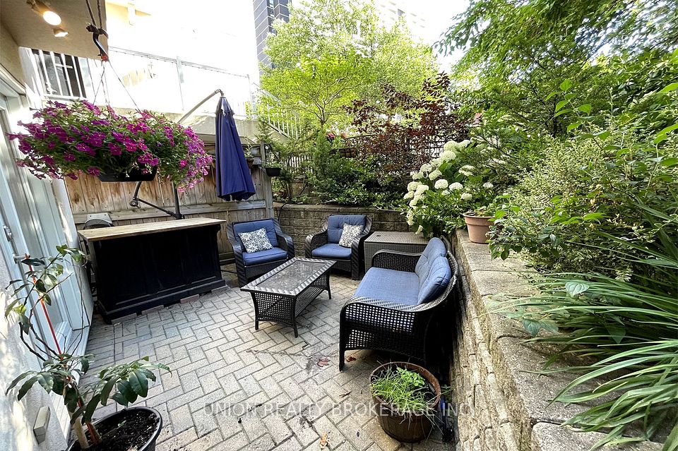 #M1 - 539 Jarvis Street, Toronto, ON M4Y 2H7