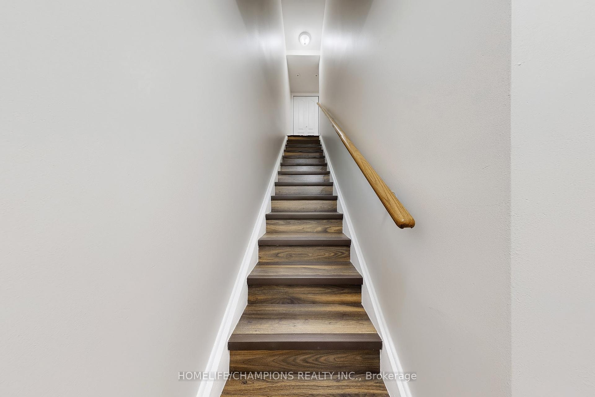 2 Bedrooms Condo at 35 Strangford, Toronto For sale