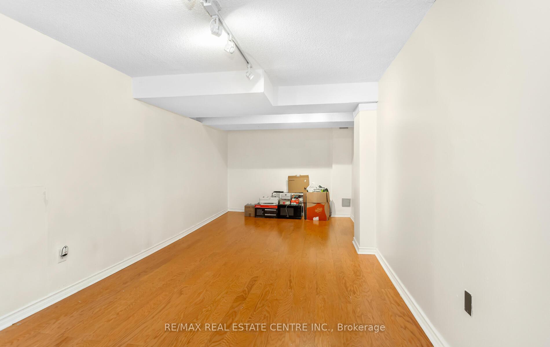 3 Bedrooms Condo at 45 Bristol,  Mississauga For sale