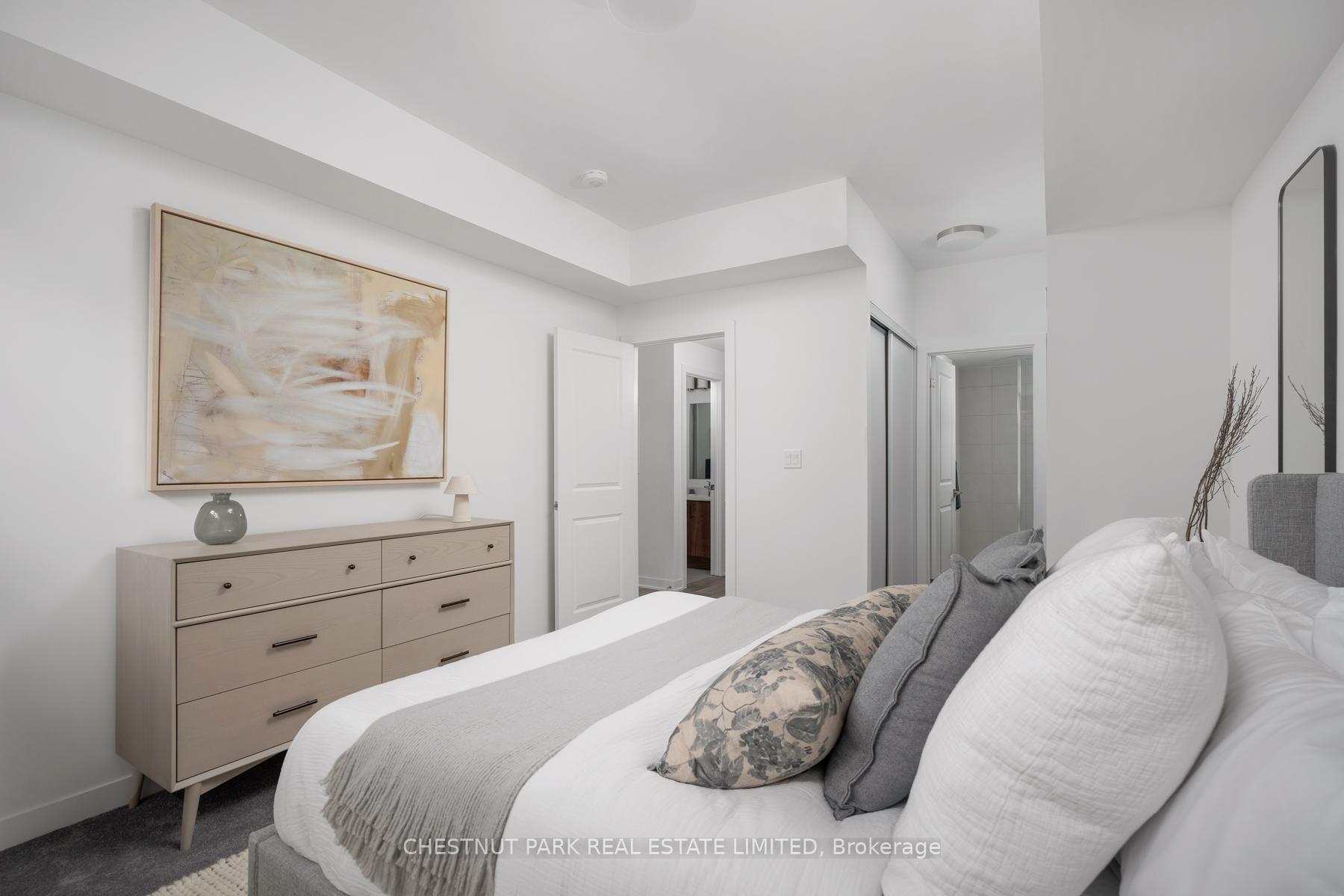 3 Bedrooms Condo at 4045 Hickory,  Mississauga For sale