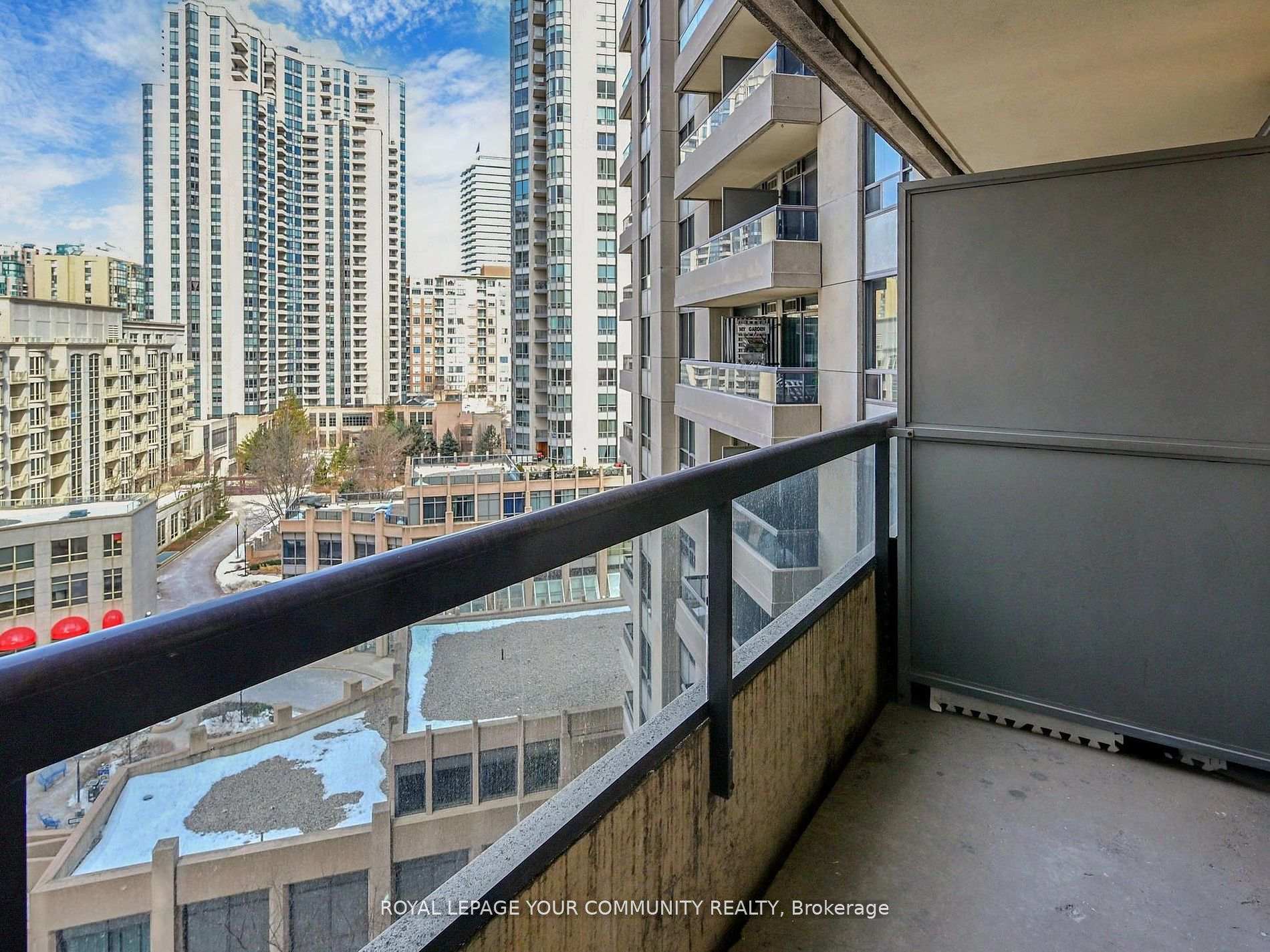 2 Bedrooms Condo at 15 Northtown,  Toronto For sale
