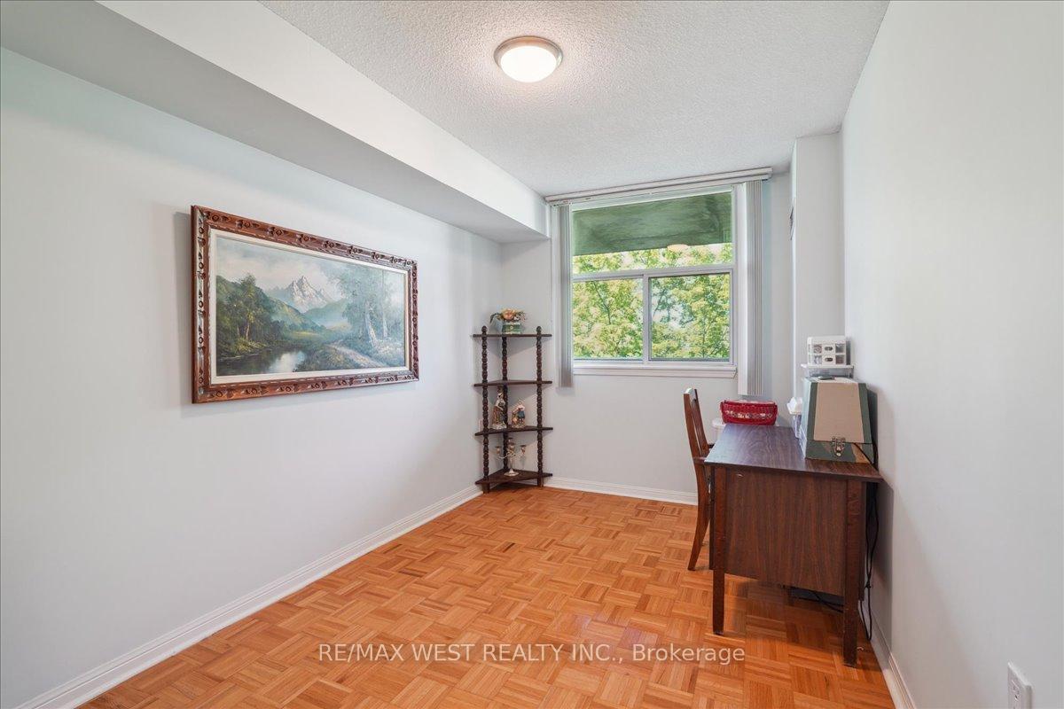 2 Bedrooms Condo at 2502 Rutherford, Vaughan For sale