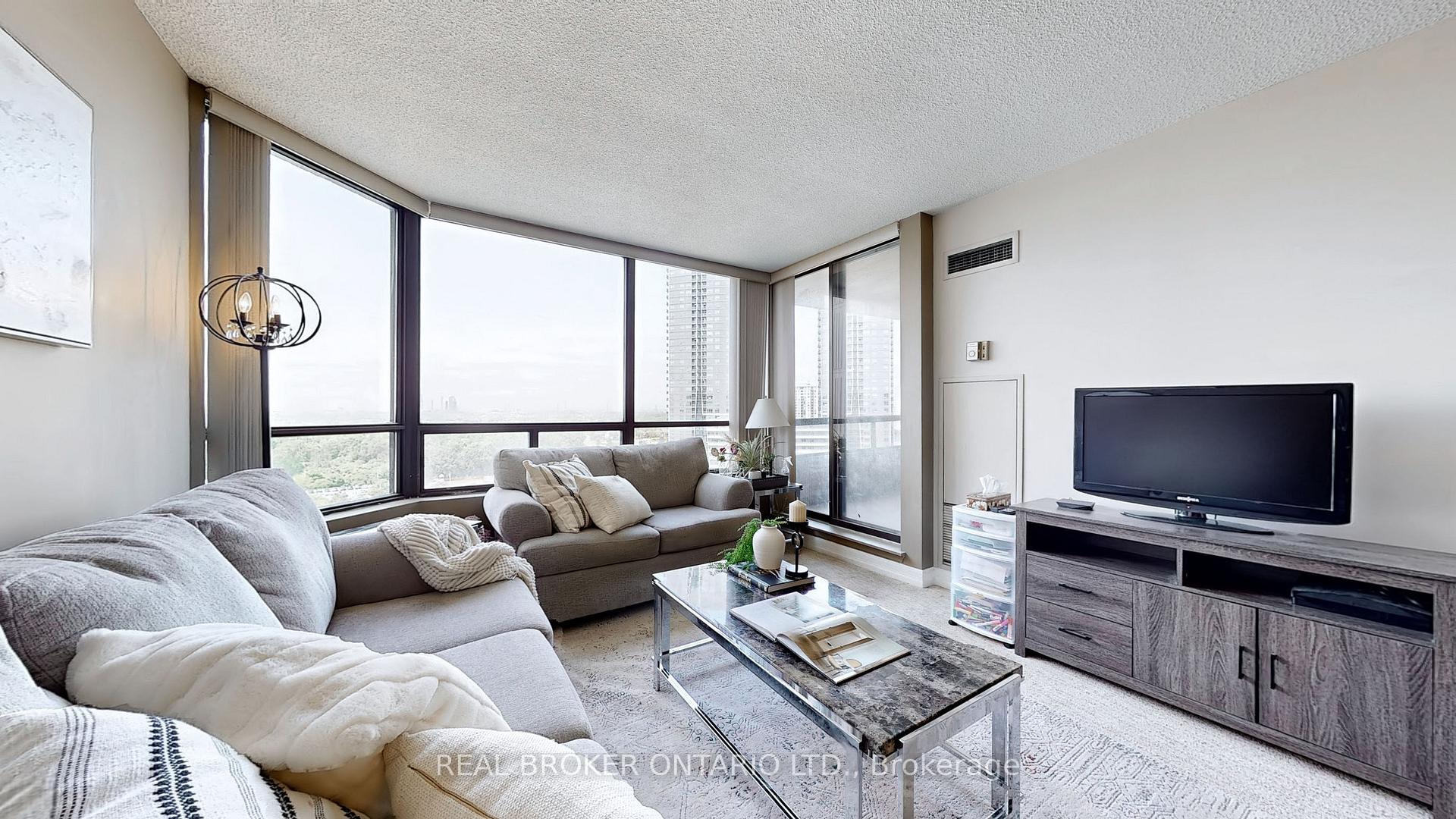 2 Bedrooms Condo at 7440 Bathurst, Vaughan For sale