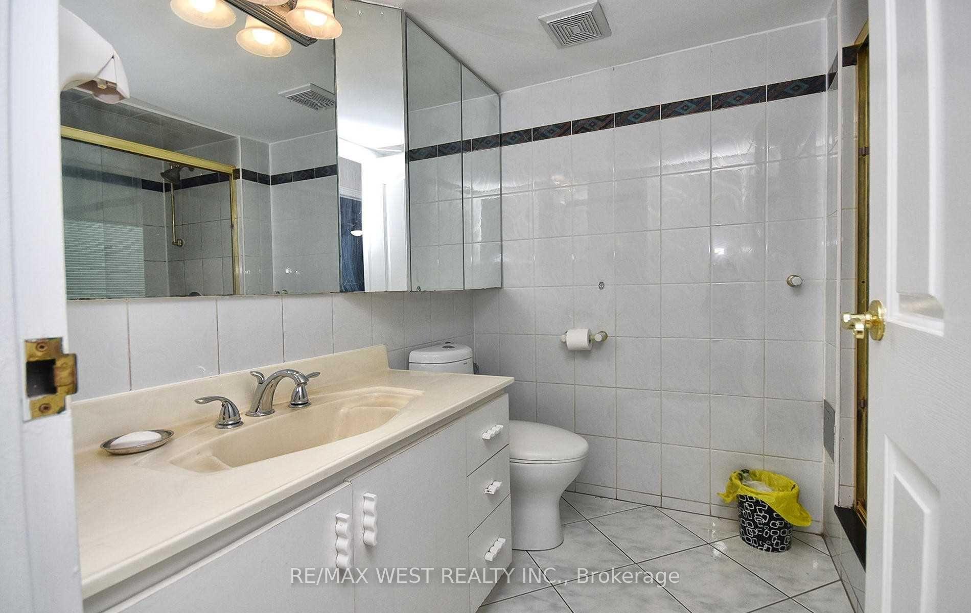 4 Bedrooms Condo at 1 Reidmount, Toronto For sale