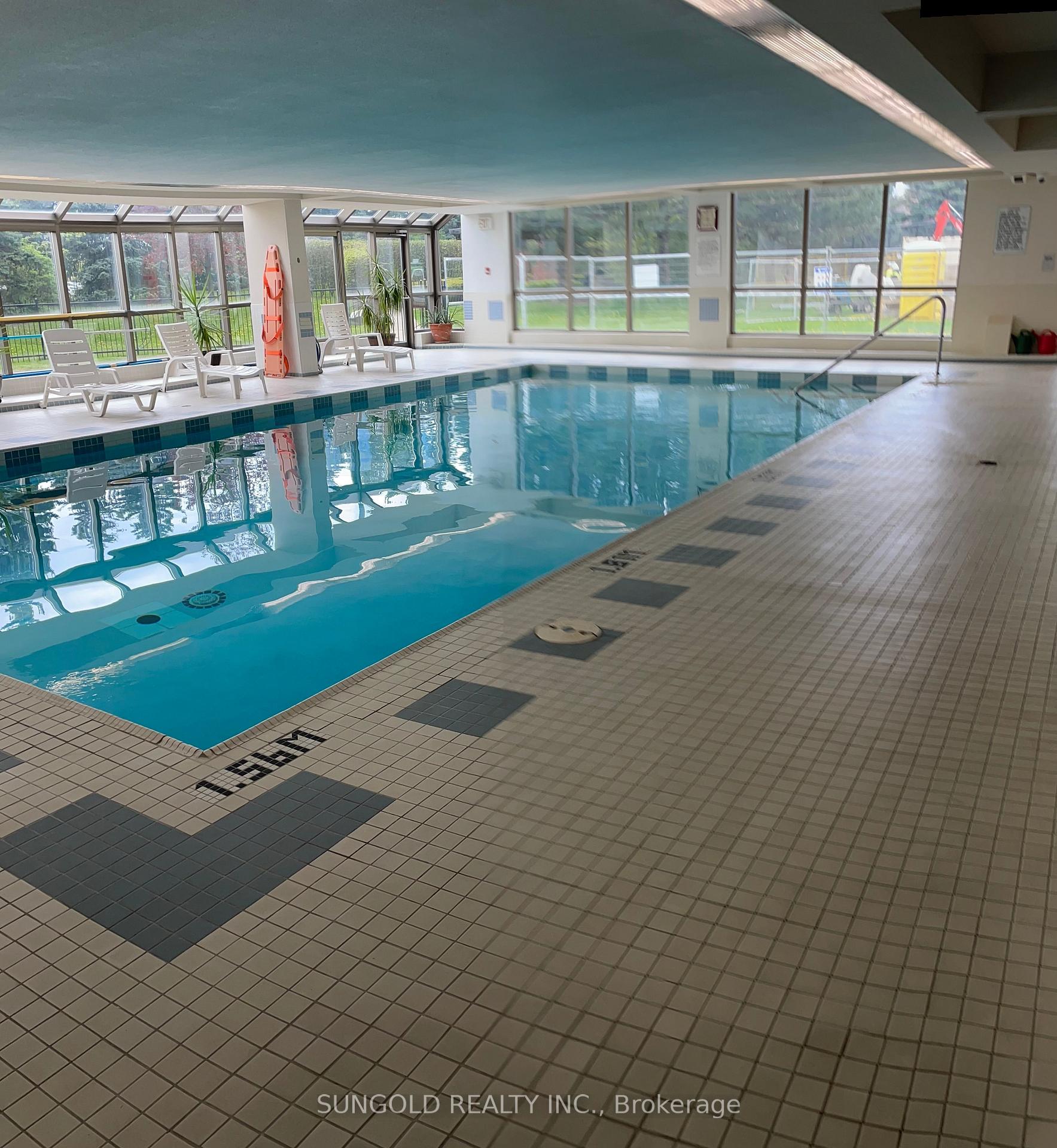 3 Bedrooms Condo at 30 Thunder,  Toronto For sale