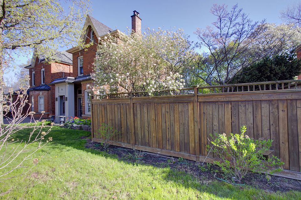 8 Duff Street, Hamilton, ON L9C 1A7