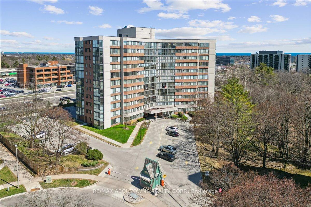 2 Bedrooms Condo at 1230 Marlborough,  Oakville For sale