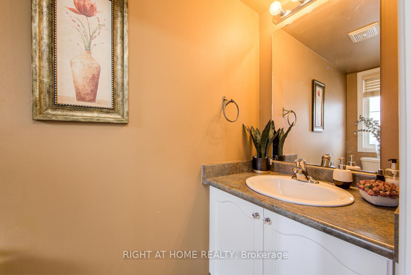 3 Bedrooms Condo at 7 Southside, Hamilton For sale