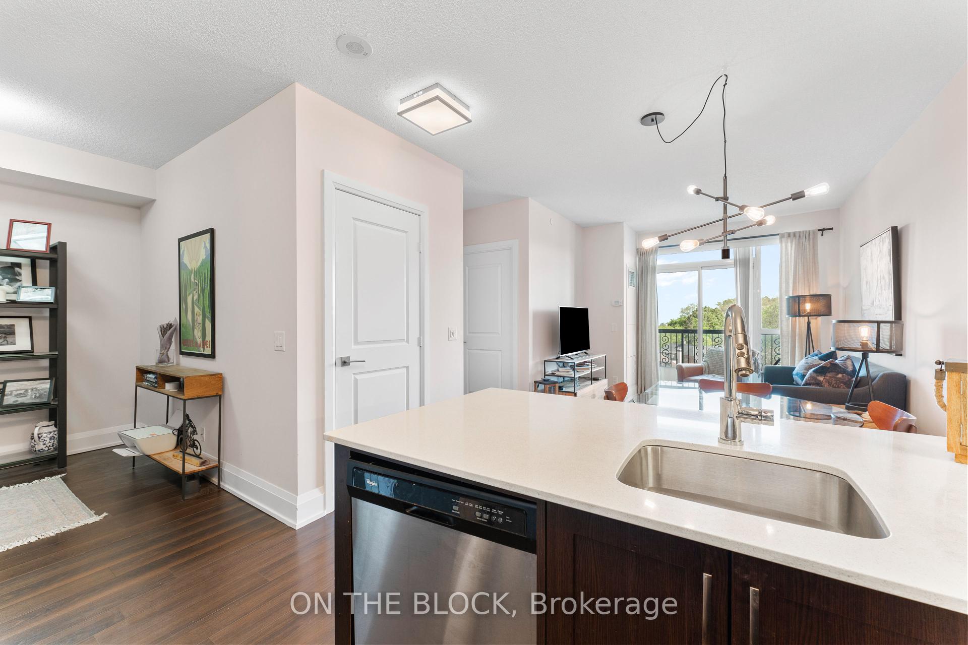 2 Bedrooms Condo at 1 Old Mill, Toronto For sale