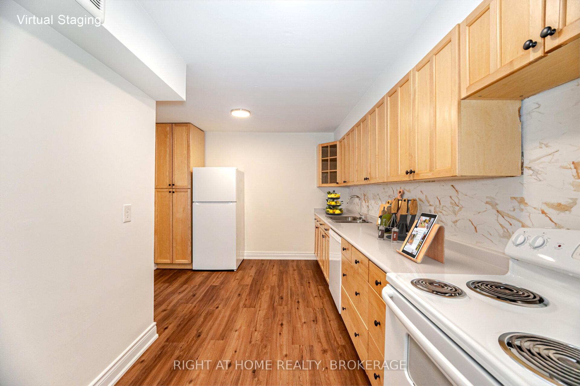 3 Bedrooms Condo at 714 The West Mall, Toronto For sale