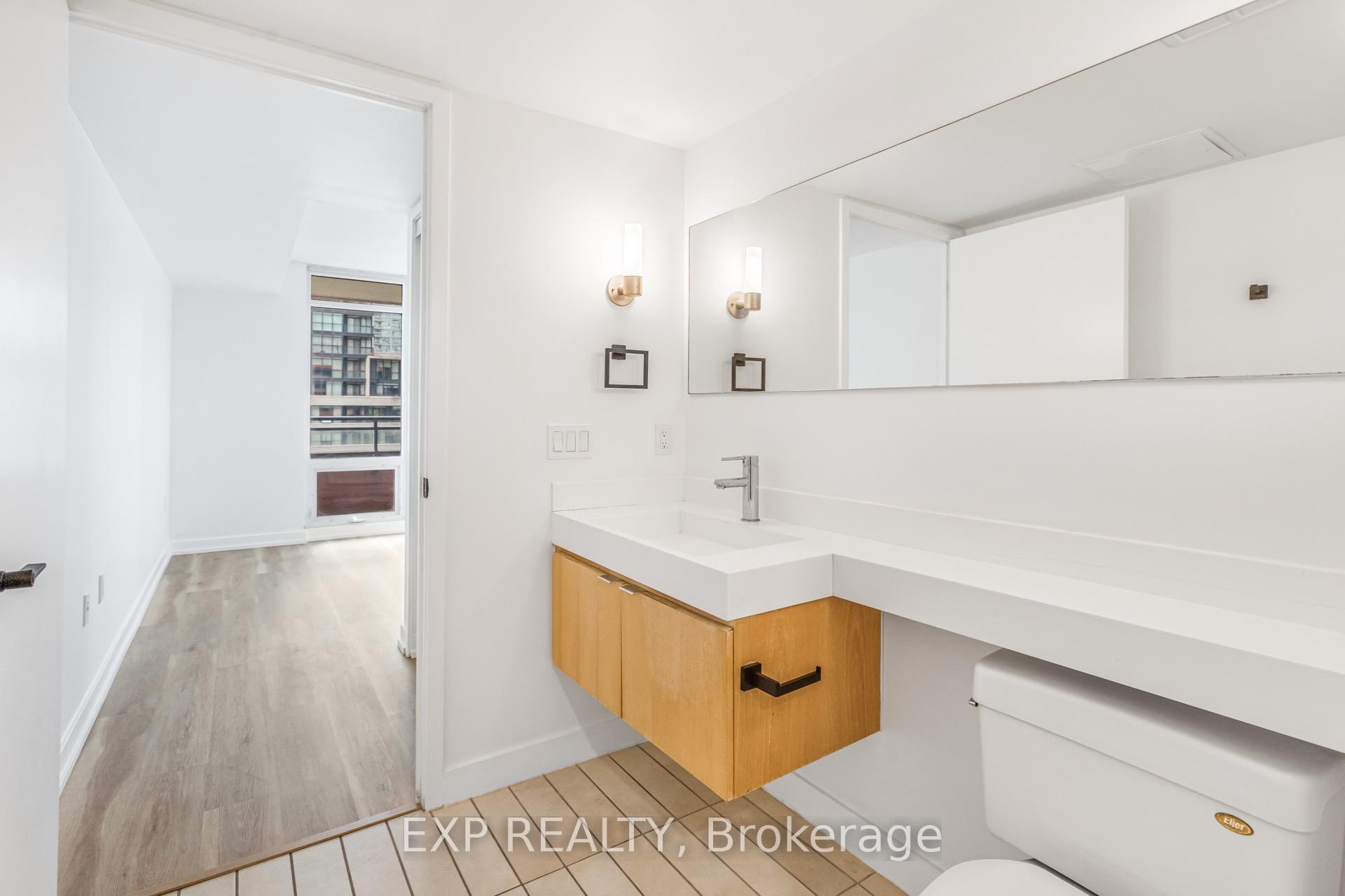 2 Bedrooms Condo at 4K Spadina, Toronto For sale