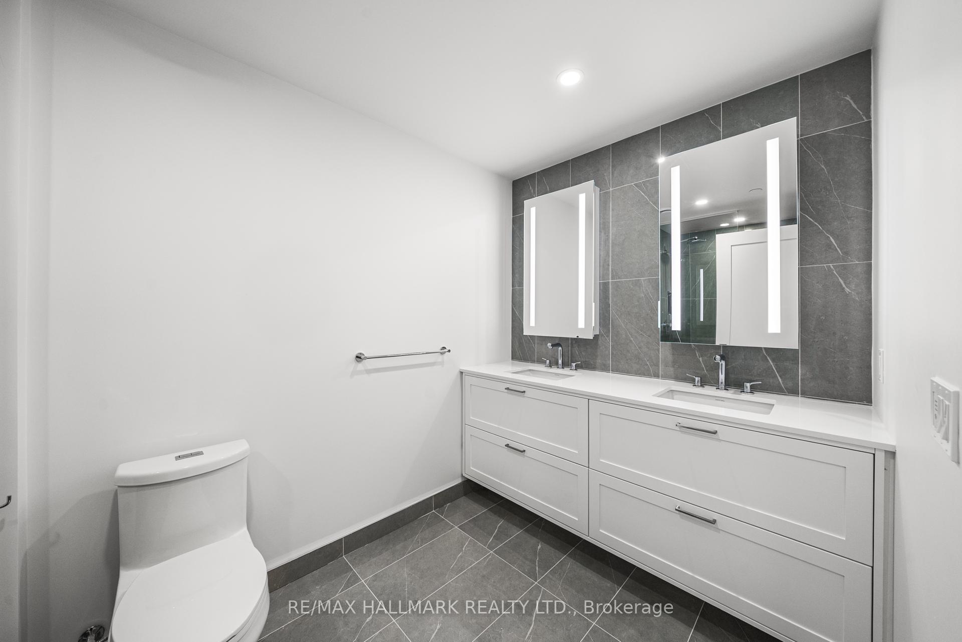 3 Bedrooms Condo at 10 Inn On The Park, Toronto For sale