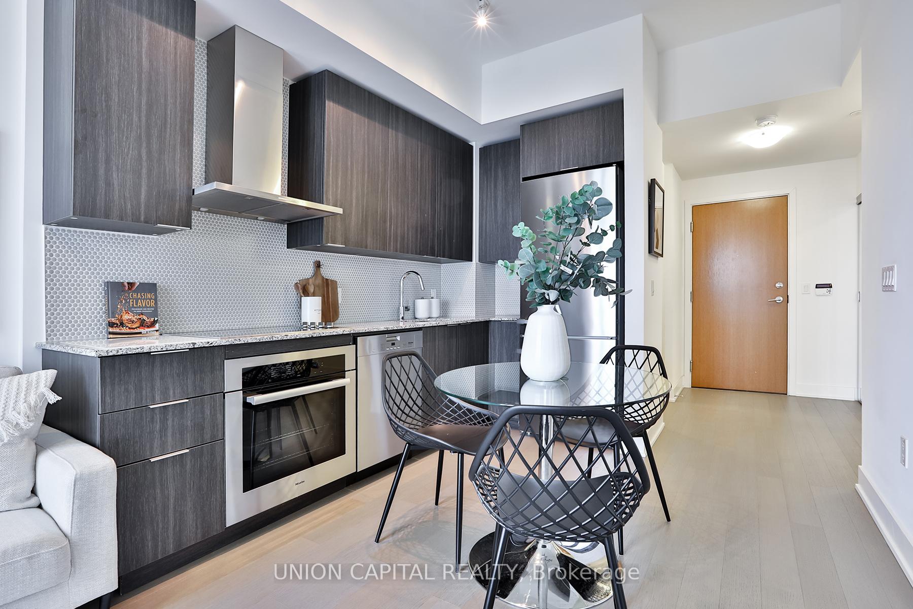 2 Bedrooms Condo at 20 Shore Breeze, Toronto For sale