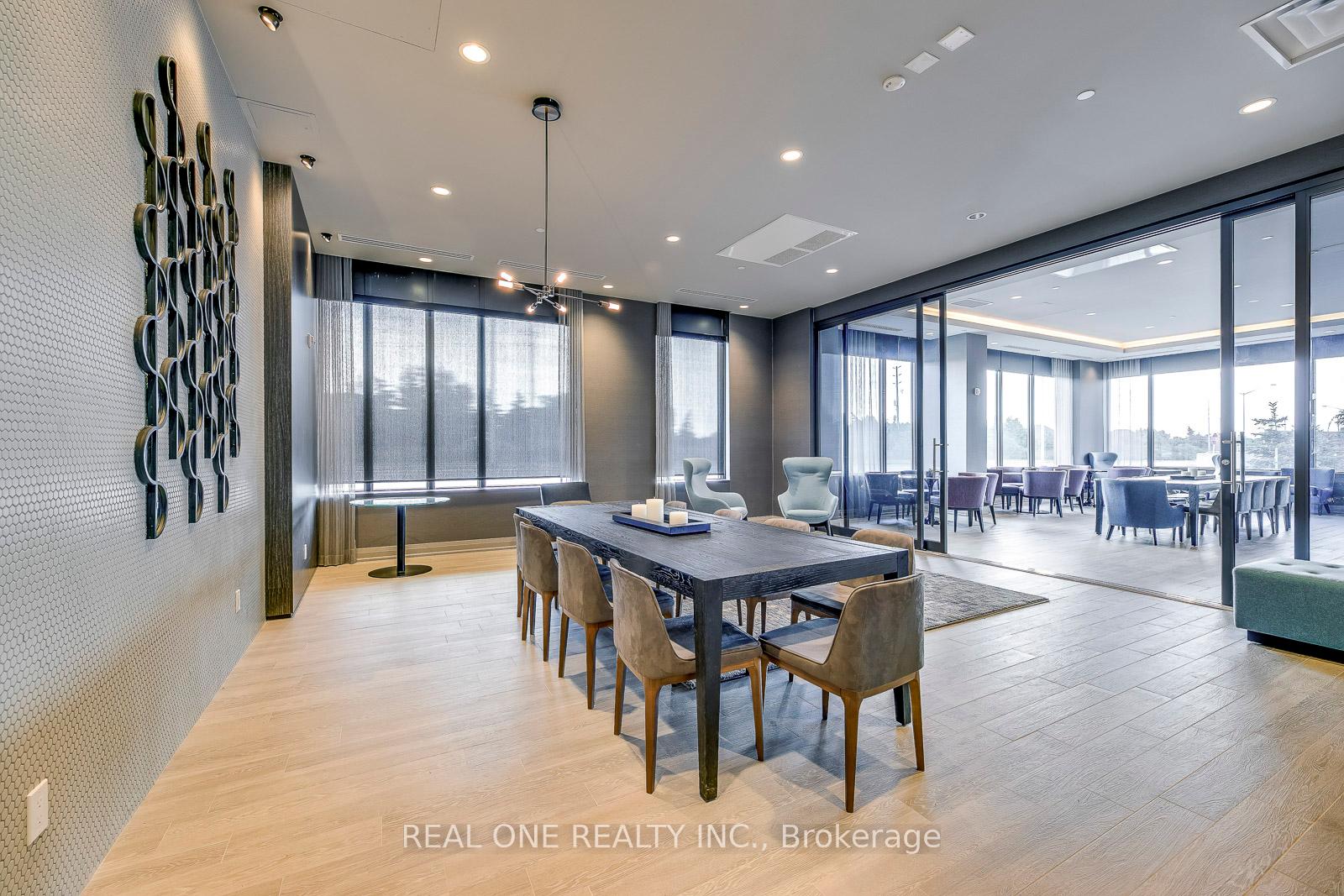 2 Bedrooms Condo at 95 Dundas, Oakville For sale