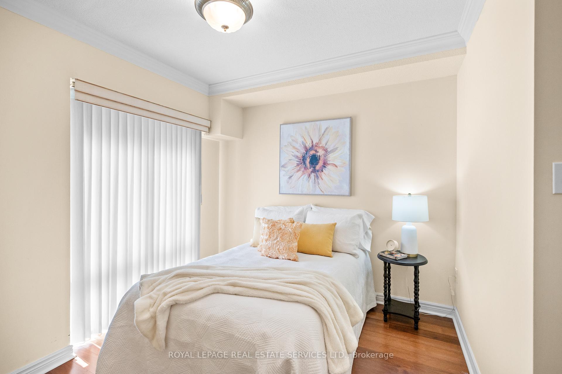 2 Bedrooms Condo at 102 Bronte,  Oakville For sale