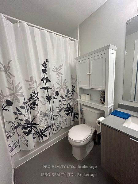 2 Bedrooms Condo at 5230 Dundas, Burlington For sale