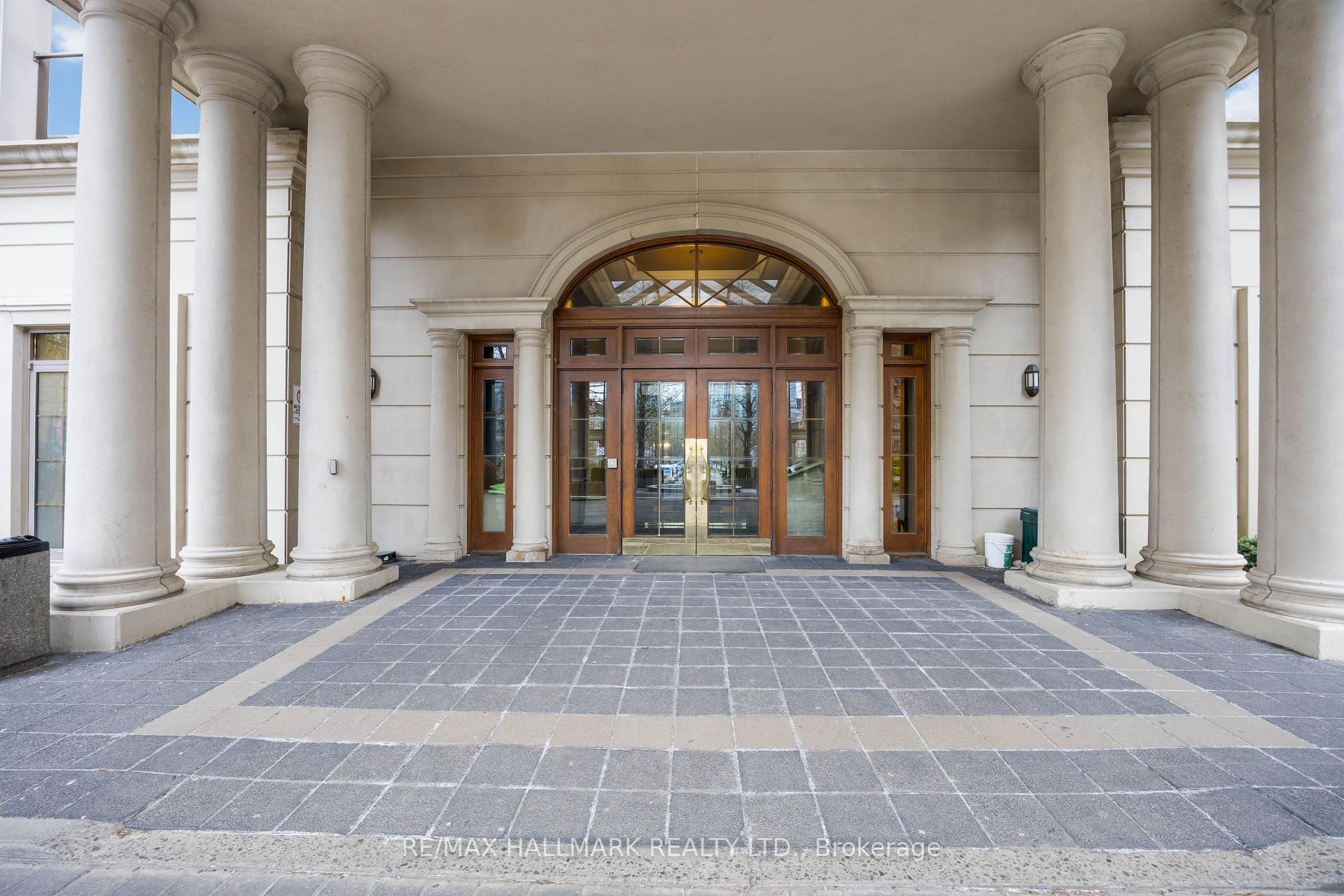 4 Bedrooms Condo at 80 Harrison Garden, Toronto For sale