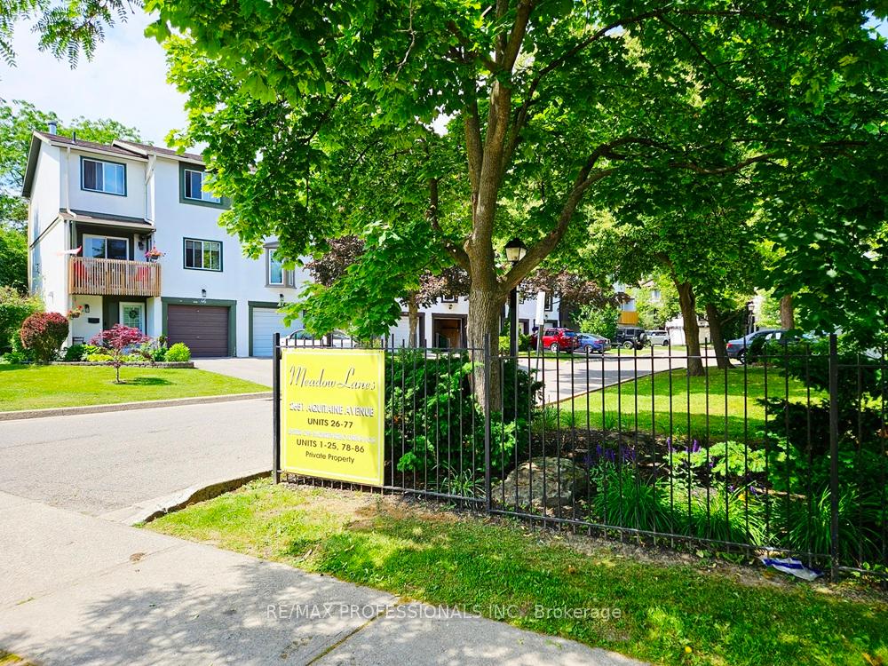 4 Bedrooms Condo at 2651 Aquitaine, Mississauga For sale