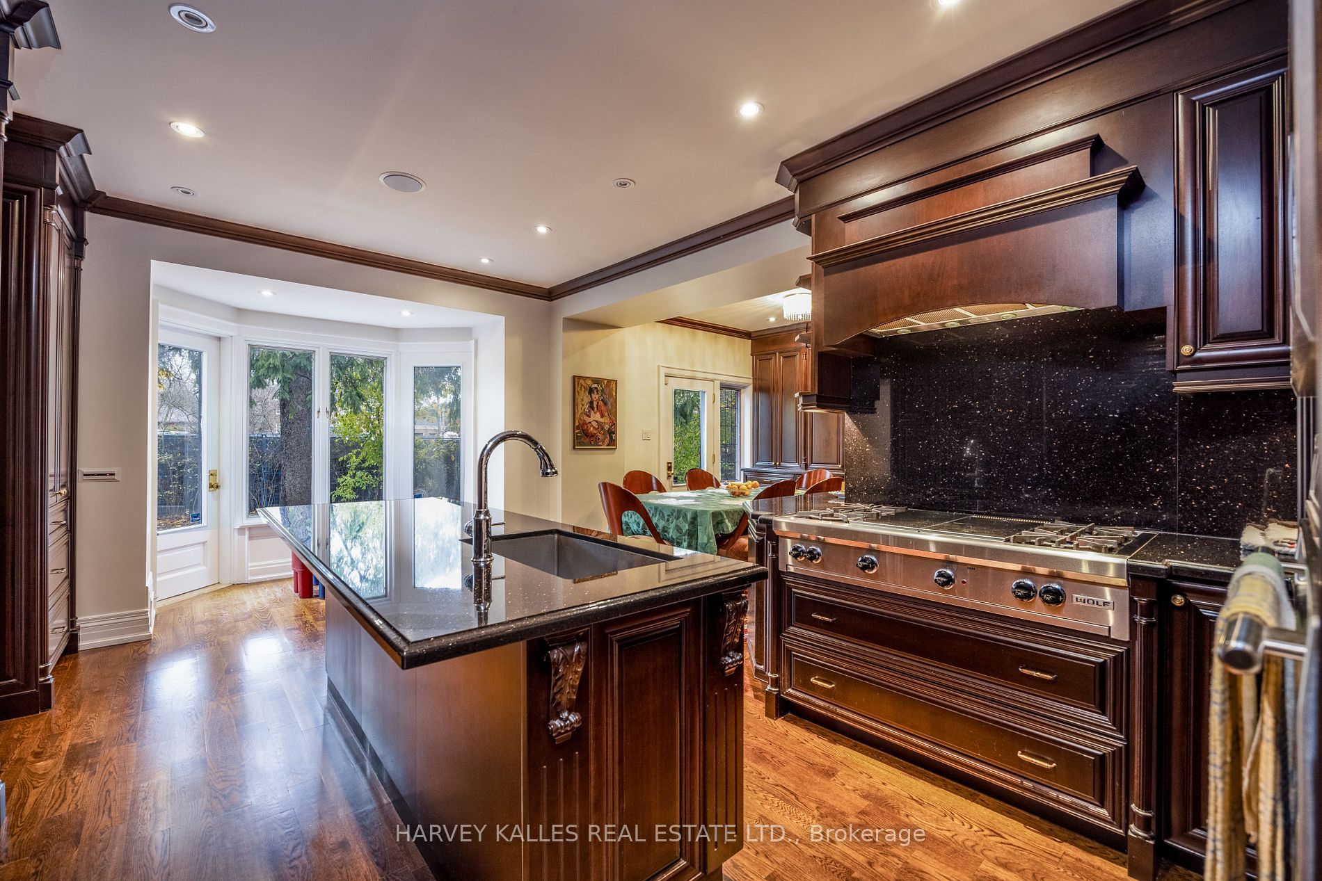 6 Versailles Court