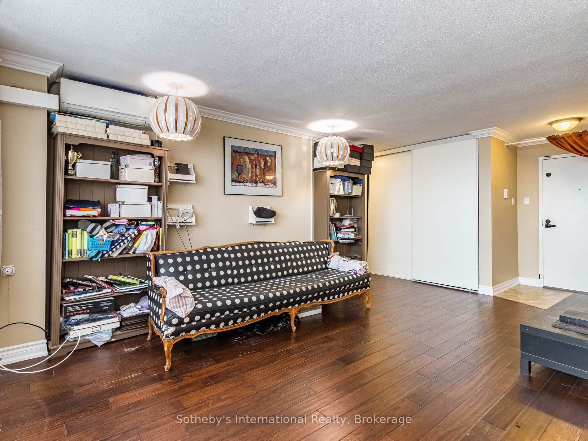 3 Bedrooms Condo at 3120 Kirwin,  Mississauga For sale