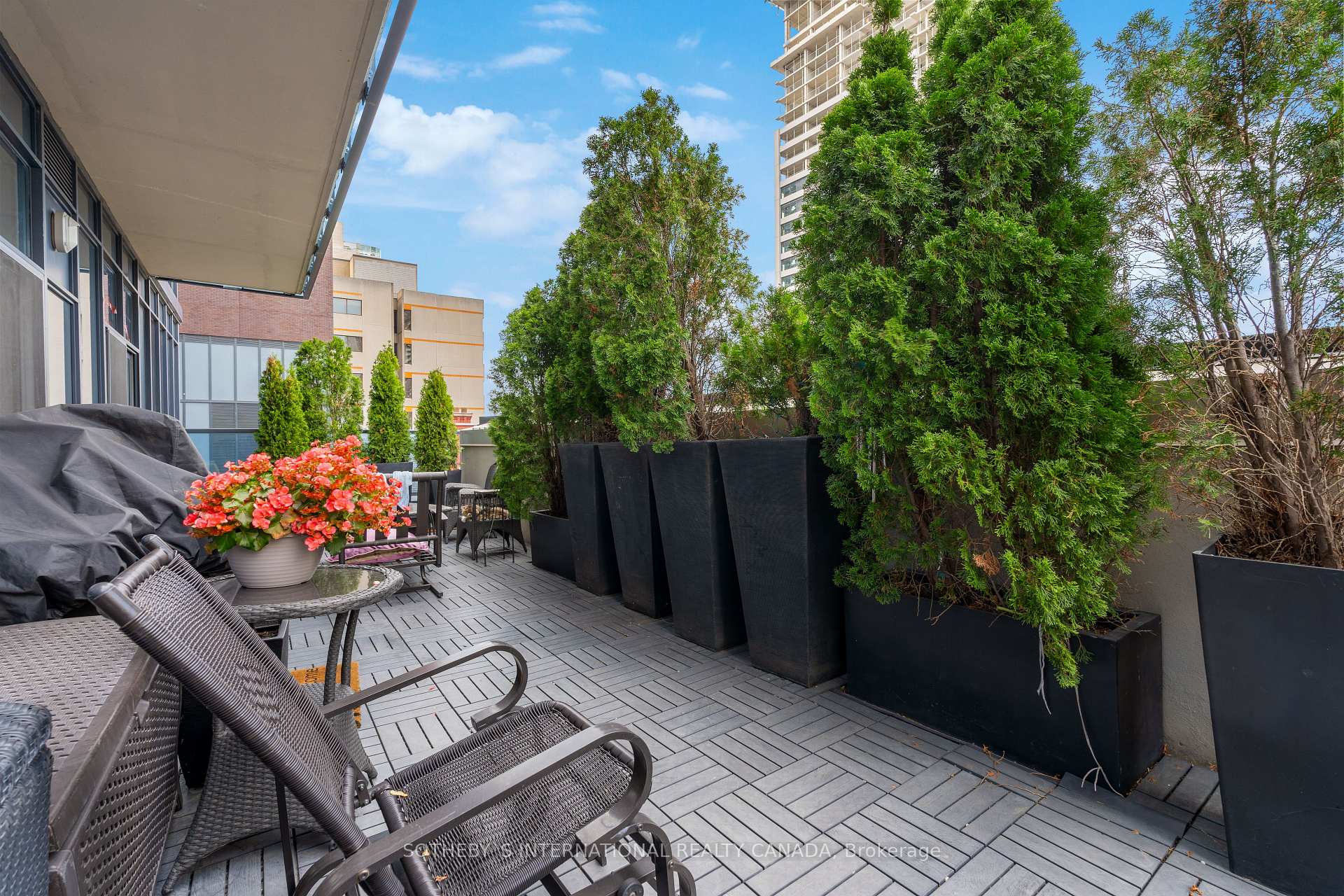 2 Bedrooms Condo at 28 Linden,  Toronto For sale