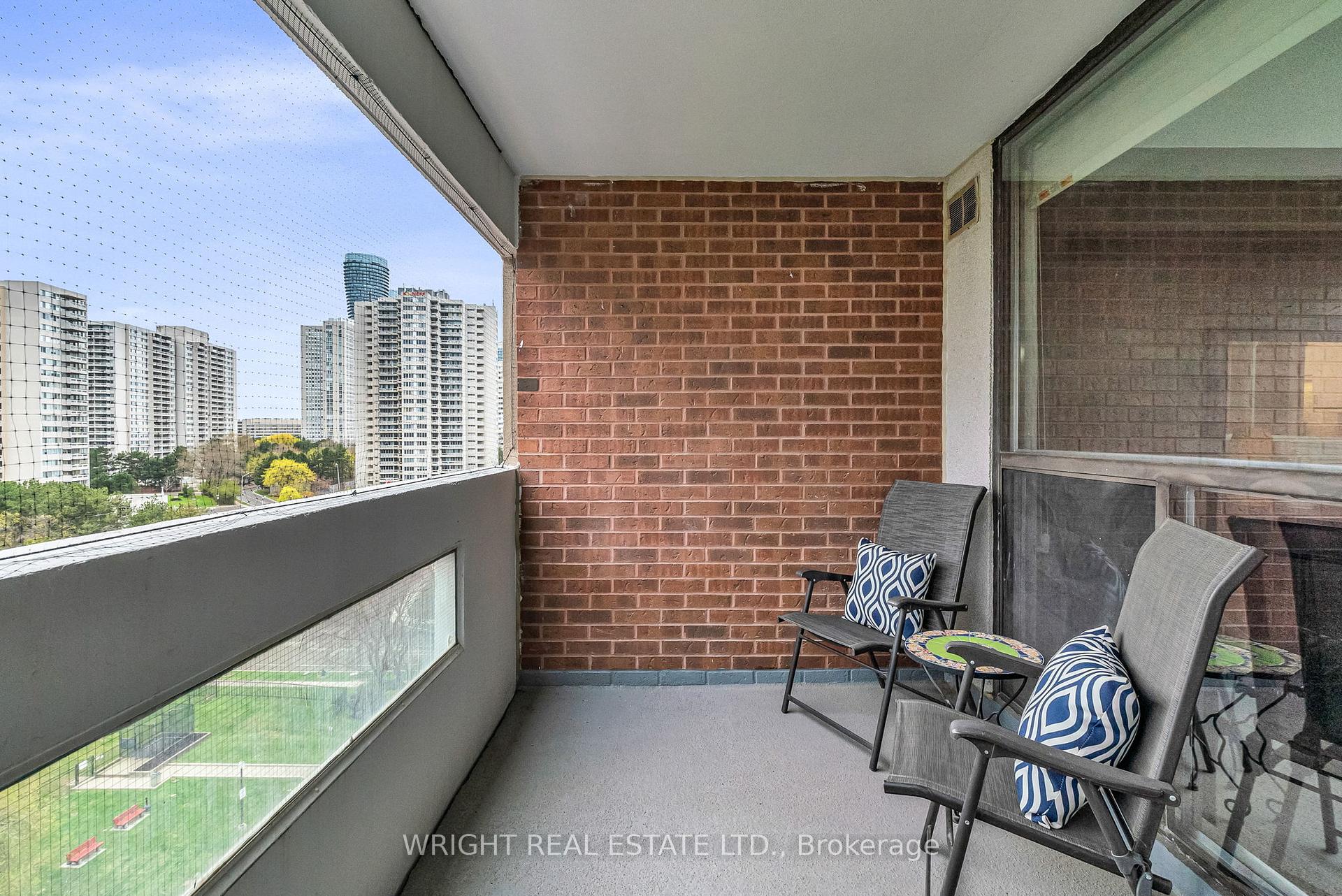 3 Bedrooms Condo at 1580 Mississauga Valley,  Mississauga For sale