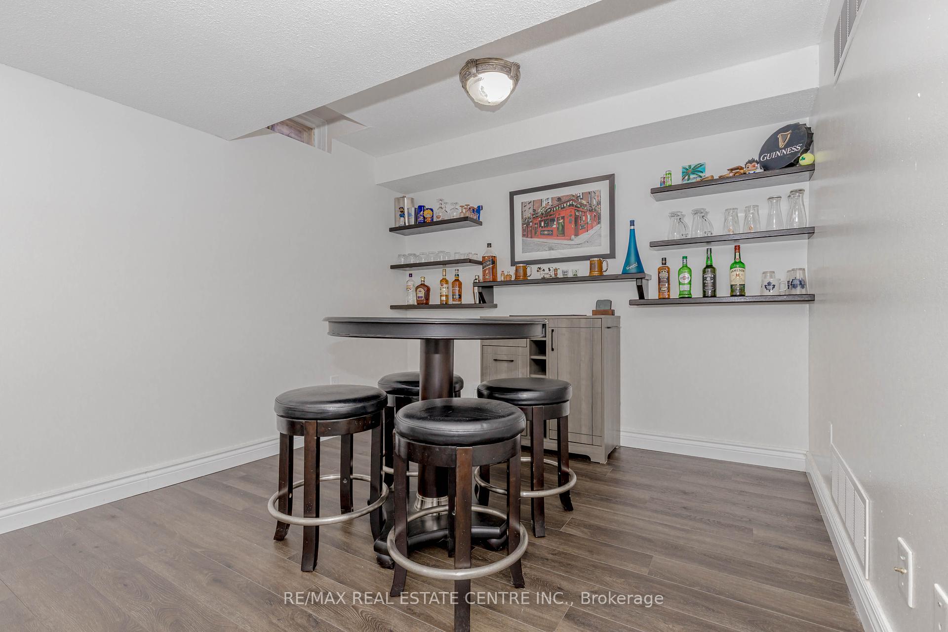 3 Bedrooms Condo at 1526 Lancaster,  Oakville For sale