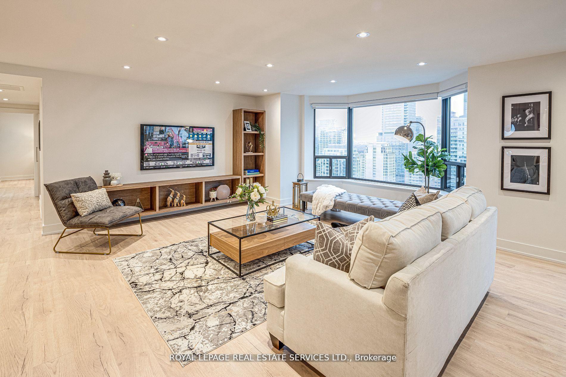 2 Bedrooms Condo at 175 Cumberland, Toronto For sale
